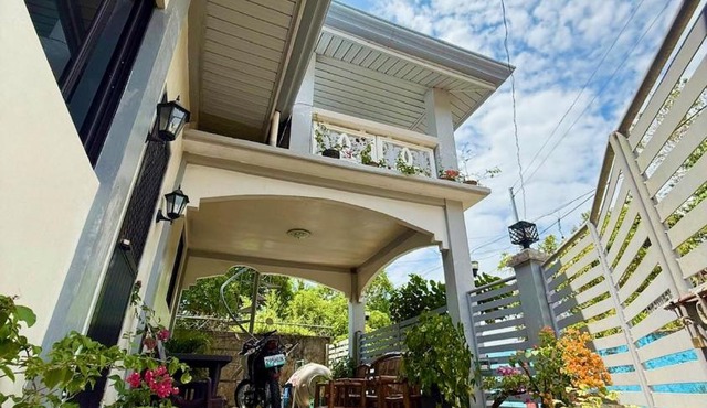Nimrod's Cafe - Airconditioned Queen Beds with Starlink Wi-Fi