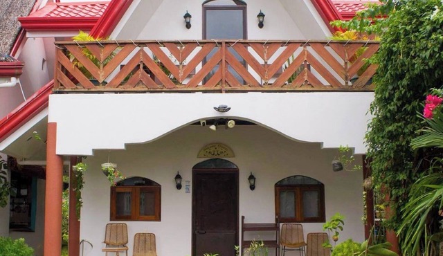 Ocean View Villa with 2 bedrooms, AC and FREE Starlink WiFi around General Luna