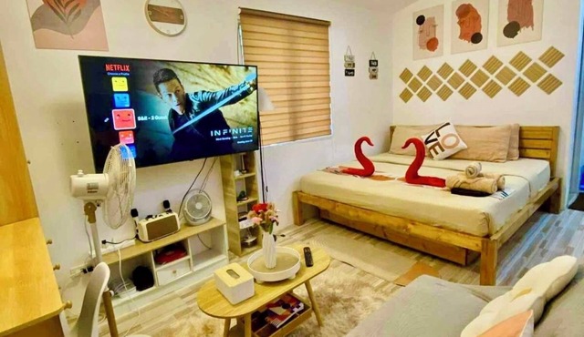 Olango Island-Fully Furnished Tiny Guest House Hot Shower/Wi-Fi & King-size Bed