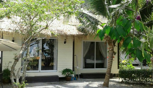Paradise Beach - Modern Kitchen - Jacuzzi Garden