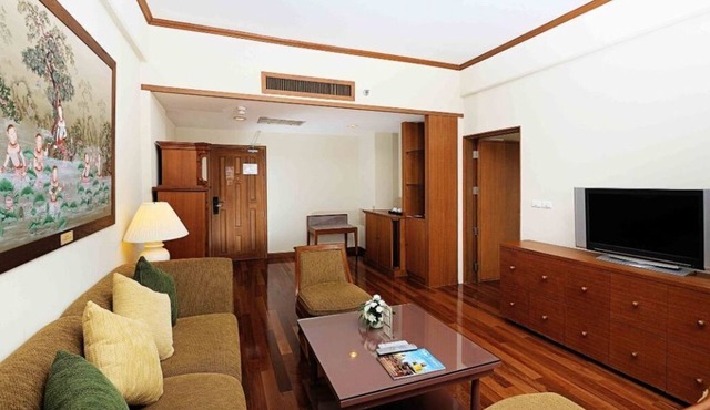 Partial Seaview, Paradise Suite Room #16