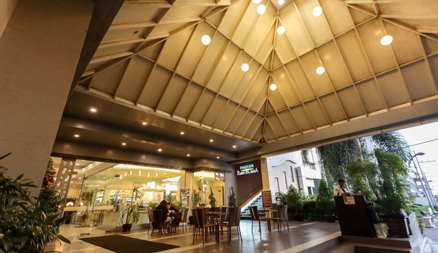 Paseo Premiere Hotel