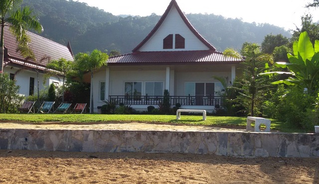 Peony 3 Bedroom Beach Front Villa
