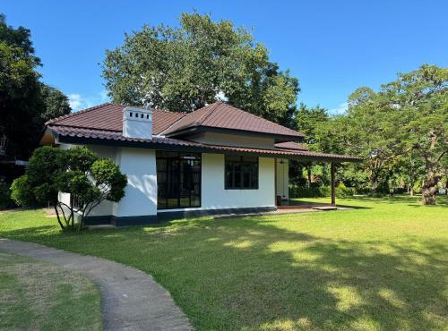 Ping Riverfront Luxury Villa w3 Acre Private Lawn and River view