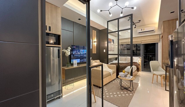 Premium Suites City View, Makati CBD, Netflix, Wi-Fi & 20 mins to Airport