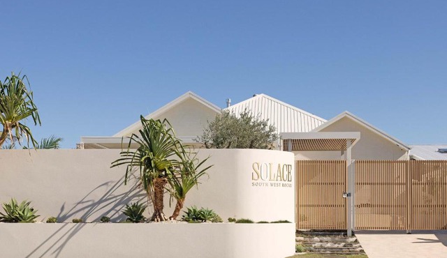 Private Beachside Escape – 5-Star Luxury for Families Friends