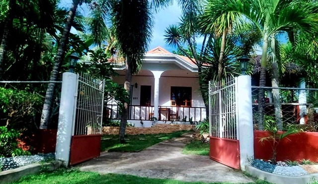 Private quite bungalow-5 min walk to ocean & restaurants