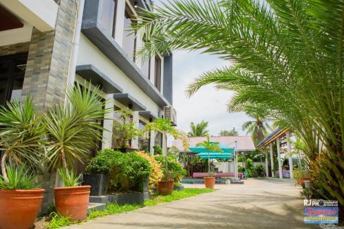 Rainiers Resort House or Villa Accommodation
