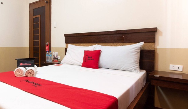 RedDoorz near Manlurip Rotonda Tacloban