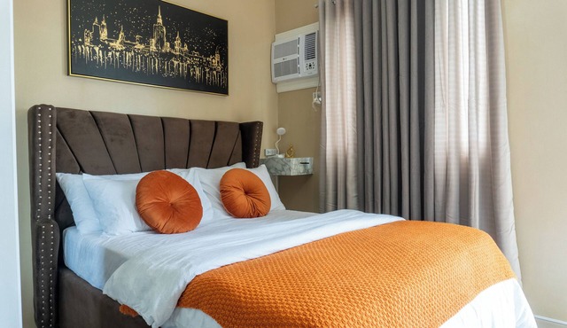 Relaxing 1BR w/Balcony + Sofa Bed/Free Pool & Gym/20 Mins to Beach.