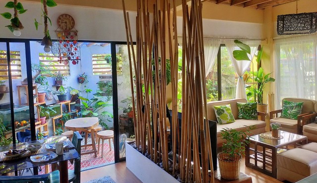 Relaxing tropical home in Iloilo City just 5mins away to the business center.