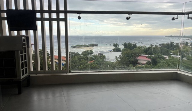 Resort condo , 1 bdm , hot shower 5 swimming pools 2 restaurants