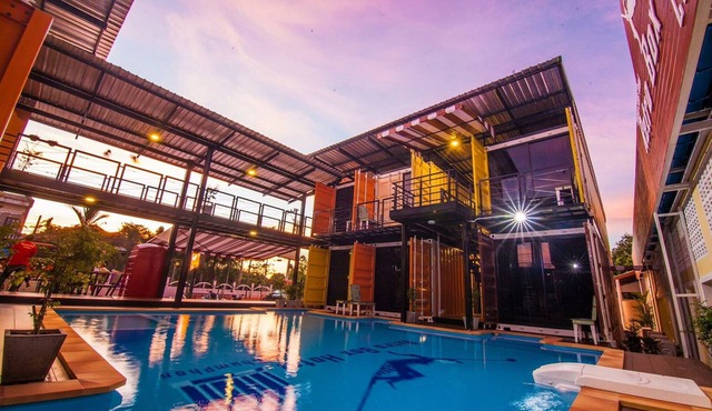 Retro Box Hotel