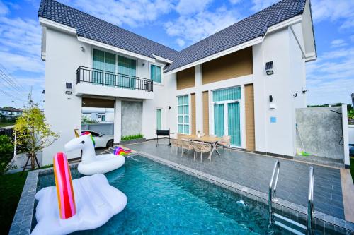 Santara Pool Villa Udon