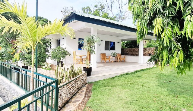 Sea View Deluxe Bungalow with WiFi and AC Within The Casa Feliz Ocean Resort