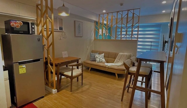 Seme 1br at abreezaplace towers ! With WIFI with partition