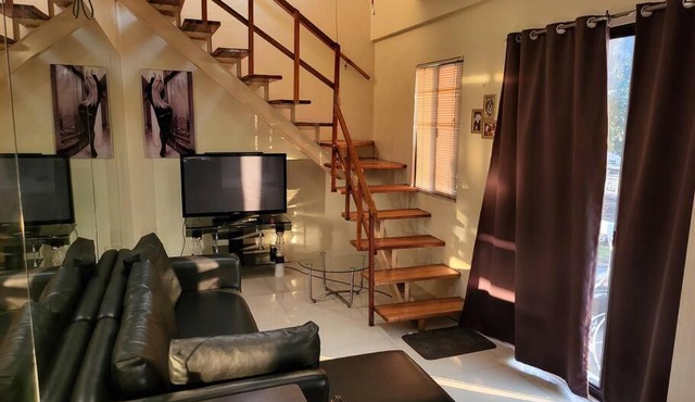 Sheryll Escapes - Kandi Resort-type Spacious 1 BR loft with Netflix and free Housekeeping