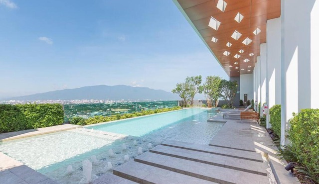 Sky Pool Next to Central mall Free pickup