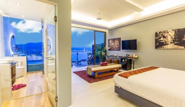 Sky Suites with Balcony (008)