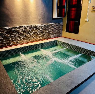 Smart Home Plus Jacuzzi near Clark Airport