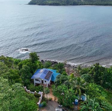 Soul Shine Beach House Cozy Studio with Wi-Fi