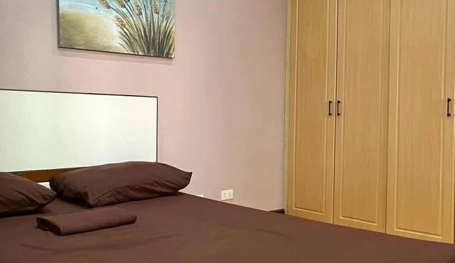 Spacious 6-bedroom house in superb Tagaytay with AC
