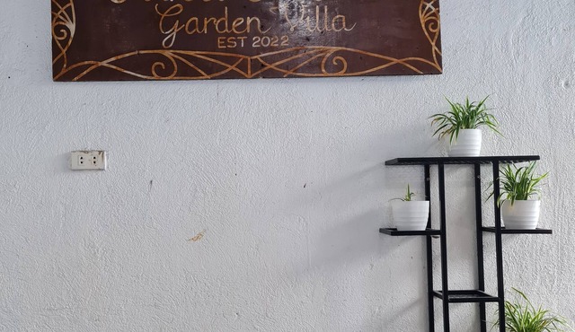 Spacious Garden Villa 4-bedroom house with Private Pool near Clark