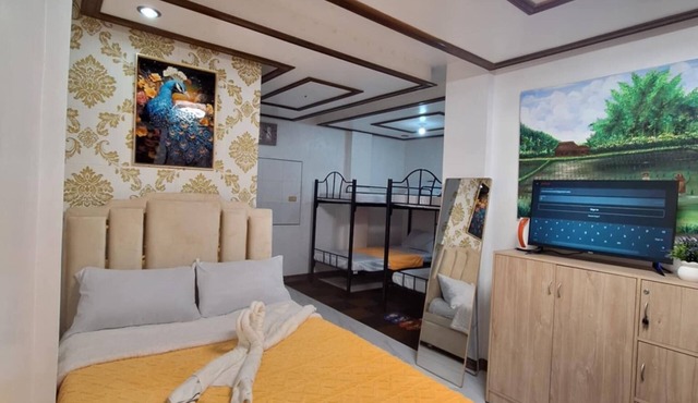 Spacious Studio Apartment Transient House near Abreeza Mall 8pax Free Parkingn