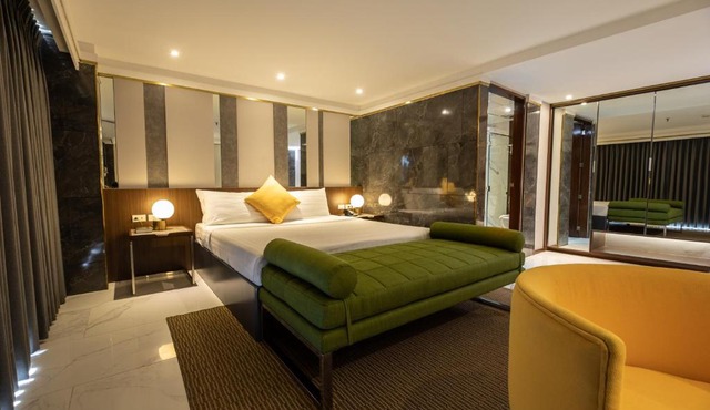 Star Plaza Hotel