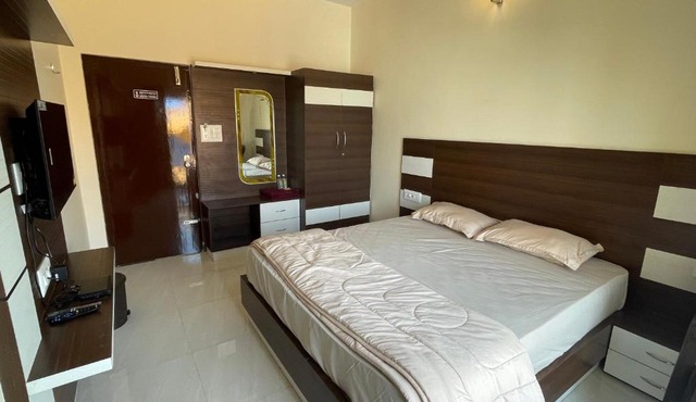 STAYMAKER Royal Brothers Lodging and Restaurant