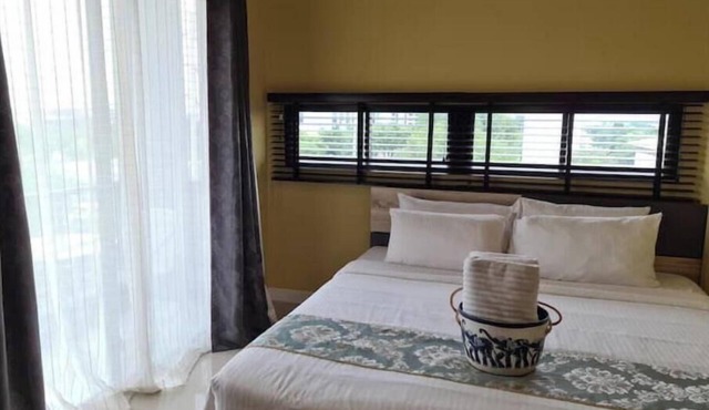 Studio at The Lantern Suites with Maid Service