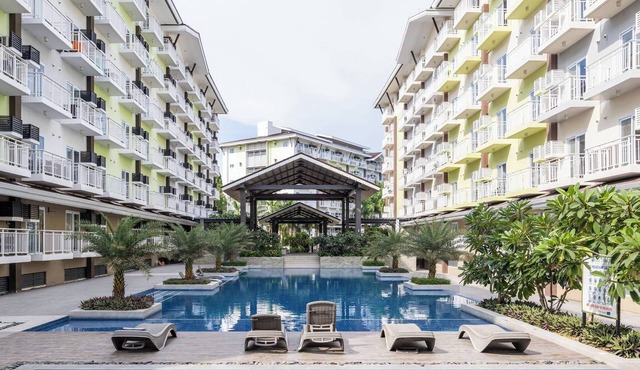Stylish Condo 3-minutes to Airport, Poolview at Amani Grand Resort Residences