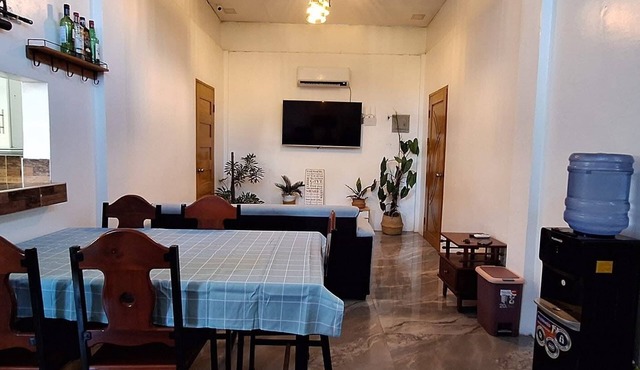 Summers Transient house with AC, WiFi in tranquil Digos City
