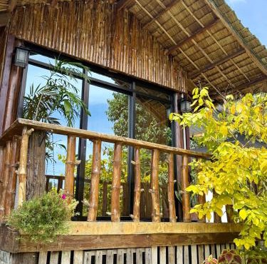 Thani's Little Cabin Rental - Native Room