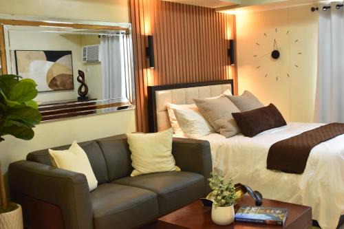 The C Suite - Romantic Hotel-Style Suite with Taal View & Parking
