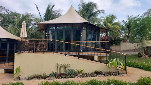 The Halfway Cafe-Dauin, Glamp1 - Cricket