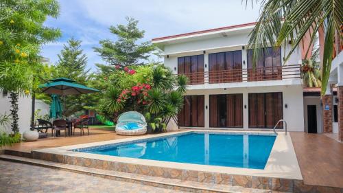 The Lei's Hotel and Beach Resort