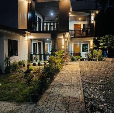 Tiwi's Travellers Inn - Solar Powered, Starlink, Scooter Rental, Palawan Tours