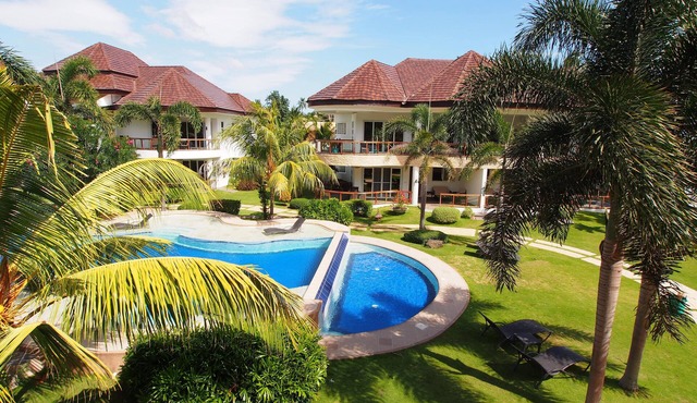 Vida Homes Condo Resort