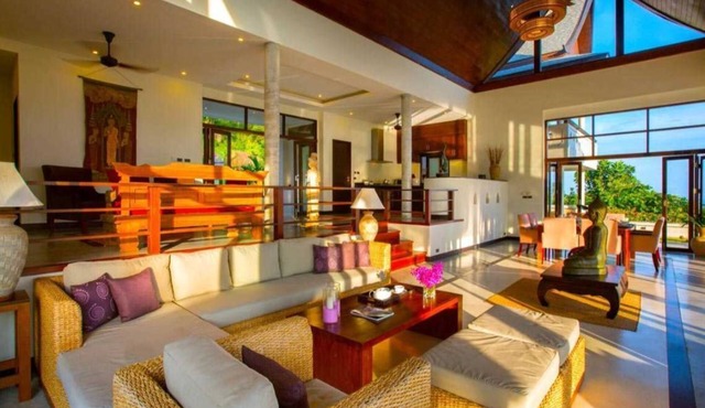 Villa Camille with panoramic views (3BR)