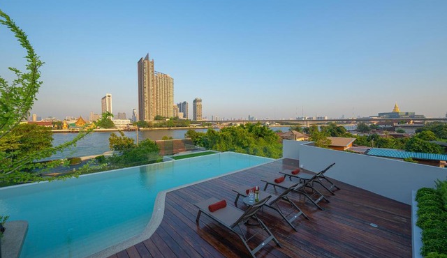 WE HOTEL RIVERFRONT