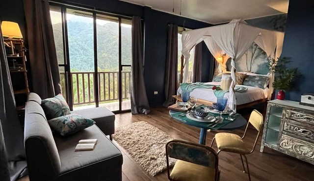 Your Private Love Nest with Stunning Mountain Views, Infinity Pool, Sauna