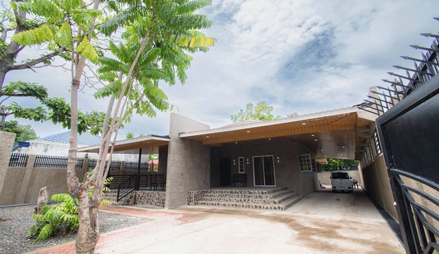 Your spacious and peaceful home in Dumaguete🏡
