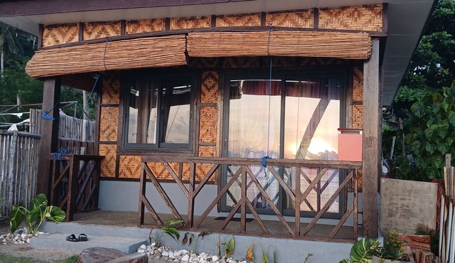 Zyrine Homestay - Seawall Side