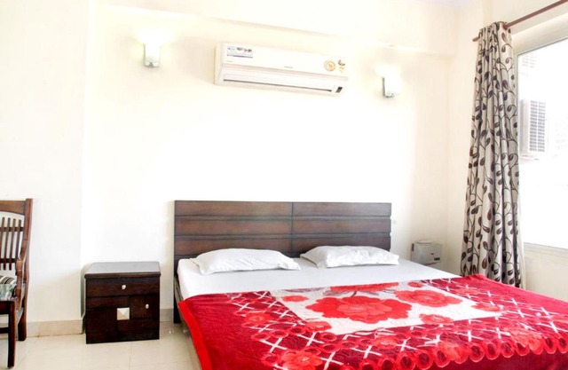Apartment room in Sec-39, Gurgaon, by GuestHouser 18890