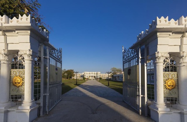 Dowlat Villas Palace