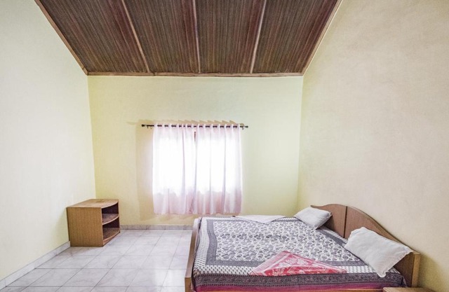 Guest house room in Candolim, Goa, by GuestHouser 2414