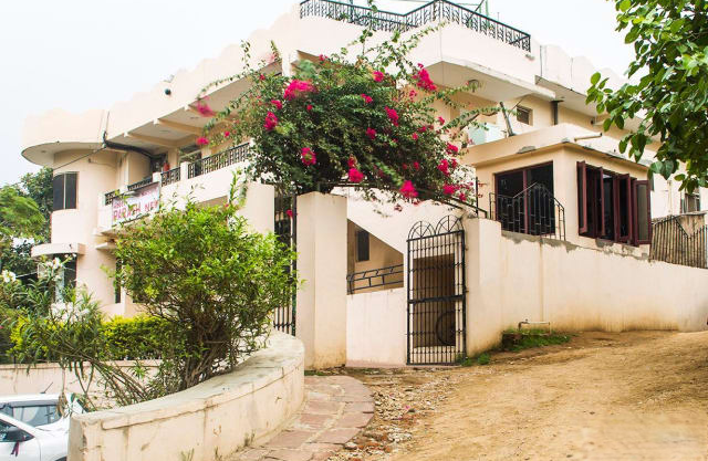 Hotel Parash New (A complete family hotel)