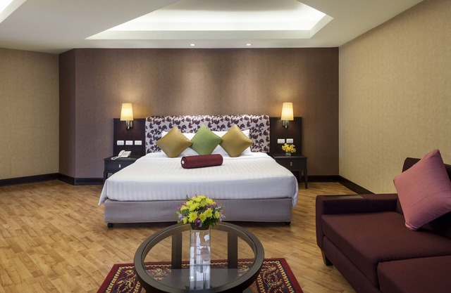 One Bedroom Grand Suite Apartment in the city center (G11)