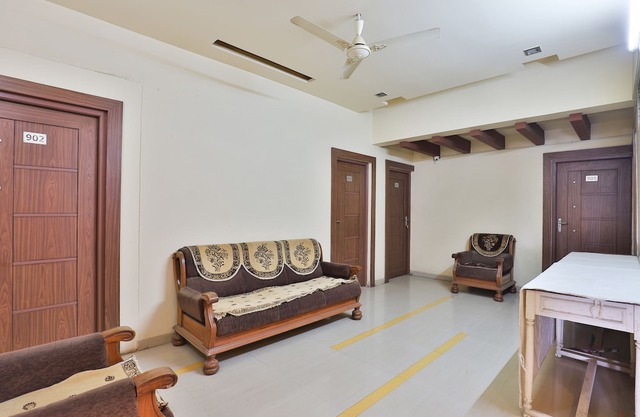 OYO 27689 Hotel Haveli Inn